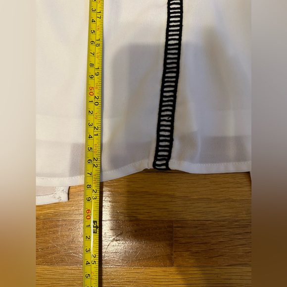 *last chance* Buckle Boutique | Women’s white tank top w/ black lace overlay - Picture 8 of 16